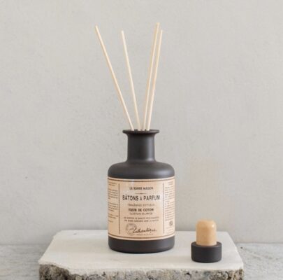 Cotton flower diffuser