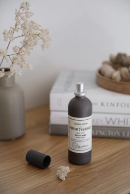 White tea room spray